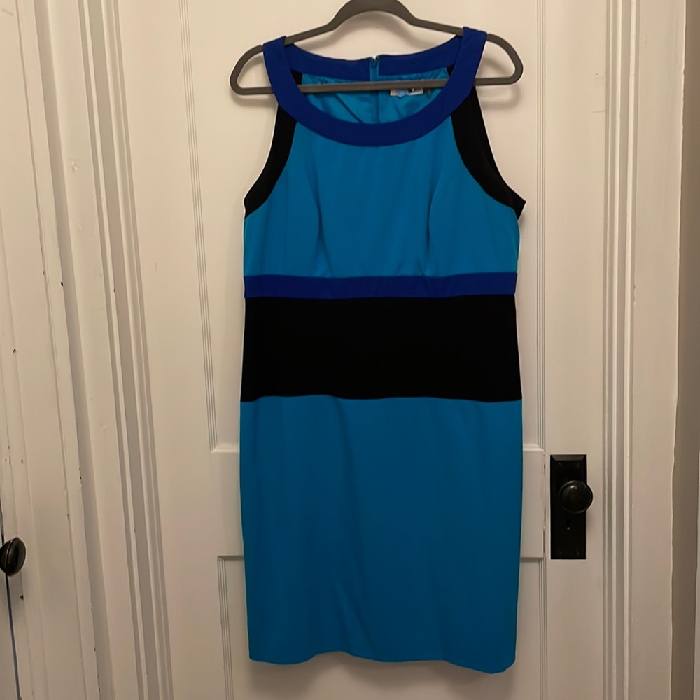 Calvin Klein shift dress with round neckline. Lined